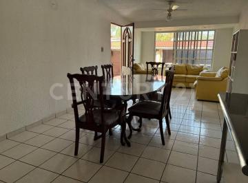 Casa · 182m² · 4 Recámaras · 2 Estacionamientos · Casa Frente Al Tec | 4 Recámaras | Ideal Para Inversión o Vivir
