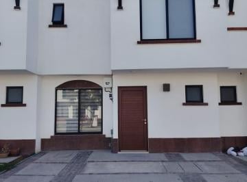 Casa · 3 Recámaras · 2 Estacionamientos · Casa en Fraccionamiento Lugano