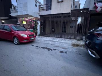 Casa de 3 habitaciones, Apodaca · Venta de Casa en Fracc. Privadas de Santa Rosa