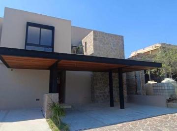 Casa de 4 habitaciones, Querétaro · Casa en Venta Altozano Priv. Laja
