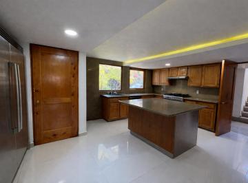 Casa de 6 habitaciones, Cuajimalpa de Morelos · Casa en Venta en Lomas de Vista Hermosa en Fraccionamiento Madeiras II