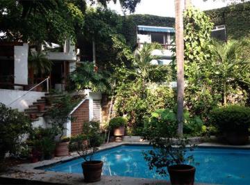 Casa · 320m² · 3 Recámaras · 2 Estacionamientos · Casa en Venta en Palmira en Privada con Vigilancia, Cuernavaca
