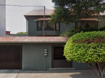 Casa de 5 habitaciones, Azcapotzalco · Vendo Casa con 360 m², en Col. Clavería, Cerca de Metro Refinería. “remate Bancario”.