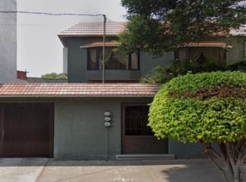 Casa de 5 habitaciones, Azcapotzalco · Vendo Casa con 360 m², en Col. Clavería, Cerca de Metro Refinería. “remate Bancario”.