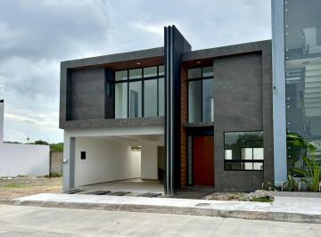Casa · 266m² · 3 Recámaras · 2 Estacionamientos · Casa con Alberca en Lomas del Dorado