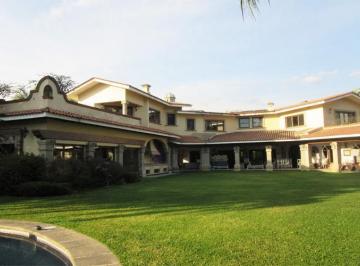 Casa · 1681m² · 8 Recámaras · 6 Estacionamientos · Casa en Venta en Exclusivo Fracc. con Vigilancia. Residencial Sumiya