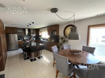 Casa · 380m² · 4 Recámaras · 2 Estacionamientos · Venta de Casa en Haciendas del Valle II