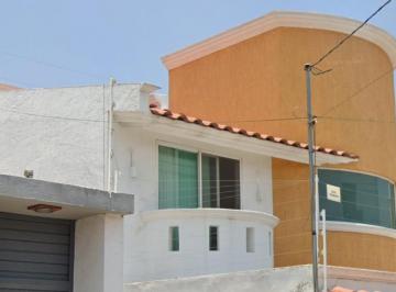 Casa de 4 habitaciones, Querétaro · Casa en Venta Ubicada en Carretas Queretaro