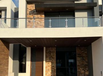 Casa de 4 habitaciones, Mazatlán · Casa en Venta en Versalles Residencial - Casa Milan