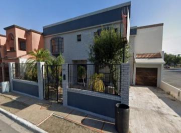 Casa de 4 habitaciones, Reynosa · Casa con 4 Recámaras y 470 m² Superficie de Terreno en Venta en Las Fuentes Colonial