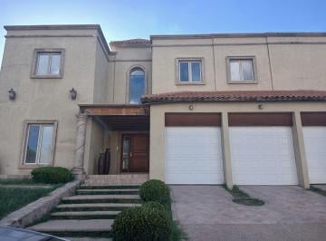 Casa de 3 habitaciones, Chihuahua · Preciosa Residencia en Ubicación Premium, Exclusiva Colinda con Campo de Golf
