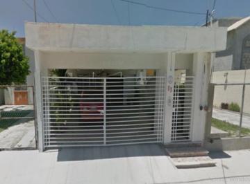 Casa de 3 habitaciones, Carmen · Casa con 190 m² de Terreno y 3 Recámaras en Venta, Santa Rita