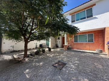 Casa · 256m² · 4 Recámaras · 3 Estacionamientos · Venta Casa de Autor, Esquina Privada Juriquilla Queretaro