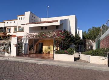 Casa · 293m² · 3 Recámaras · 2 Estacionamientos · Venta Casa de Autor, Residencial Las Trojes