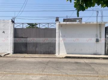 Nave industrial · 1298m² · 6 Recámaras · 20 Estacionamientos · Nave Industrial en Venta en Obrera