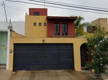Casa de 4 habitaciones, Morelia · Casa con 230 m² de Terreno y 4 Recámaras en Venta, La Loma
