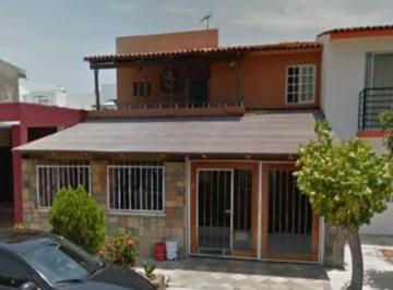 Casa de 3 habitaciones, Manzanillo · Casa con 3 Dorm. de 150 m² Superficie de Terreno en Venta en Manzanillo Centro