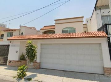Casa de 4 habitaciones, Querétaro · Casa con 245 m² Superficie de Terreno y 4 Recámaras en Venta en Colinas del Cimatario