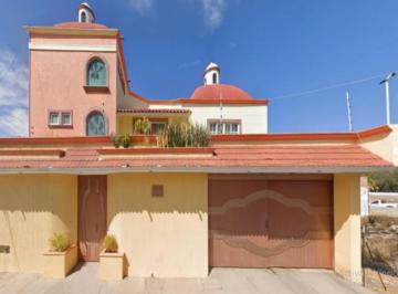 Casa de 4 habitaciones, San Juan del Río · Casa con 382 m² de Superficie de Terreno, 4 Recámaras en Venta en San Juan del Río