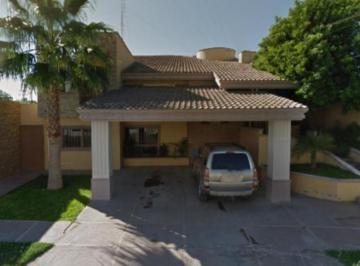 Casa de 4 habitaciones, Torreón · Amplia Propiedad en San Isidro
