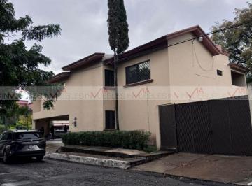 Casa · 455m² · 3 Recámaras · 3 Estacionamientos · Casa en Venta en Las Huertas