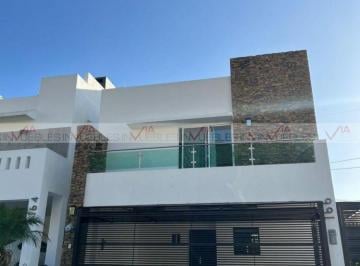 Casa · 203m² · 3 Recámaras · 2 Estacionamientos · Casa en Venta en Monterrey
