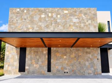 Casa de 3 habitaciones, Querétaro · Joya Arquitectónica con Vista a La Reserva, Altozano, Querétaro