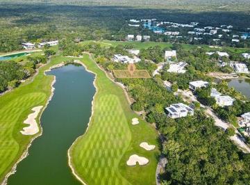 257ed4754f0bf7fb284d8011523831139625522586a016153153801f4db120b4 · Lote en Venta con Vista Al Campo de Golf, Hoyo 9, Yucatán Country Club.