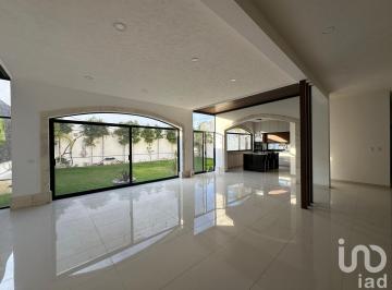 Casa · 285m² · 3 Recámaras · 2 Estacionamientos · Residencial en Renta en El Poniente de Aguascalientes - Para Altos Directivos y Ejecutivos