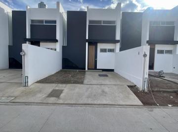 Casa · 101m² · 3 Recámaras · 1 Estacionamiento · Bonita Casa con Moderna y Excelente Iluminación.