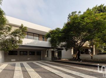 Casa · 536m² · 4 Recámaras · 9 Estacionamientos · Casa en Venta Colonia Lomas del Bosque