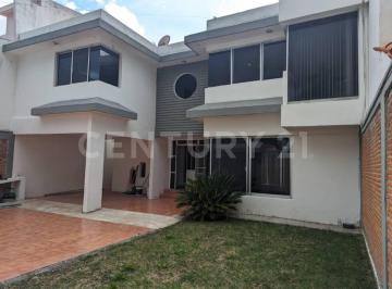 Casa · 233m² · 3 Recámaras · 4 Estacionamientos · Casa en Venta en Arboledas de San Ignacio Cerca de Cu. Bulevard Valselquillo