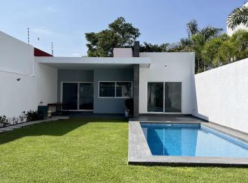Casa · 220m² · 3 Recámaras · 4 Estacionamientos · Casa de un Nivel en Fraccionamiento Brisas