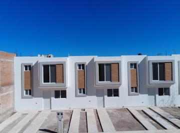 Casa · 106m² · 3 Recámaras · 2 Estacionamientos · Propiedad Estratégicamente Ubicada, con Acceso Directo a Dos Vías Principales