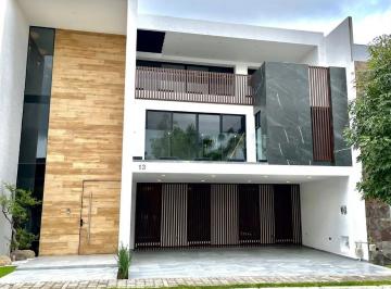 Casa · 616m² · 5 Recámaras · 3 Estacionamientos · Casa en Venta en Lomas de Angelópolis III