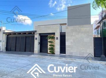 Casa · 460m² · 3 Recámaras · 2 Estacionamientos · Casa en Flamboyanes