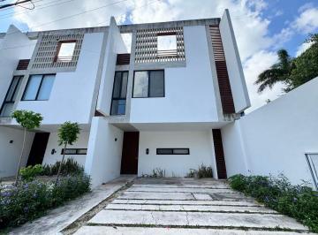 Casa · 104m² · 2 Recámaras · 2 Estacionamientos · Hermoso Townhouse en Renta Sin Amueblar Dentro de La Ciudad