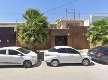 Casa de 3 habitaciones, Torreón · Amplia Propiedad en Tercero de Cobián Centro
