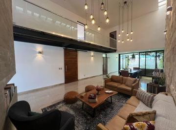 Casa · 440m² · 3 Estacionamientos · Casa en Venta en Cañadas del Lago con 4 Recamaras y Sala Comedor Doble Altura