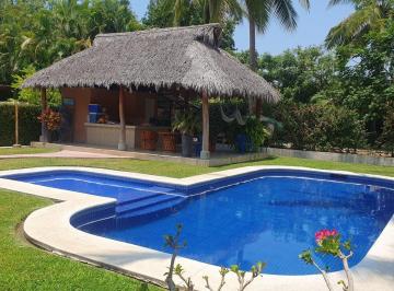 Casa de 6 habitaciones, Manzanillo · Casa con 810 m² de Superficie de Terreno, 6 Recámaras en Venta, Club Santiago