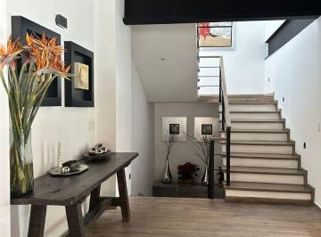 Casa en condominio de 4 habitaciones, Valle de Bravo · Casa en Venta en Avandaro