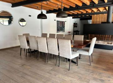 Casa en condominio de 4 habitaciones, Valle de Bravo · Casa en Venta en Avandaro
