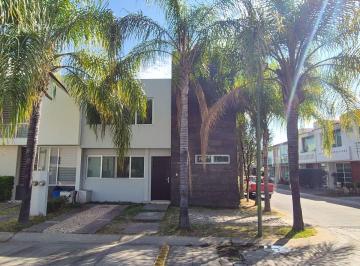 Casa de 4 habitaciones, Tlajomulco de Zúñiga · Casa en Renta en Nueva Galicia