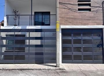 70600a9abeaa8dbe05bbd9e44e880dfdc9e7f57e4aab55493e660ca04dcb7a77 · Casa en Venta en Jardines del Rosario, Guadalajara