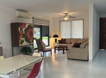 Casa · 181m² · 4 Recámaras · 2 Estacionamientos · Casa en Venta en Residencial Aqua Sm 330