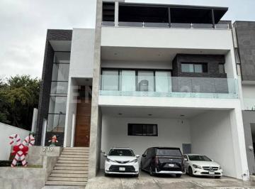 Casa · 471m² · 4 Recámaras · 3 Estacionamientos · Casa en Venta | Carretera Nacional | Col Caracol | Monterrey