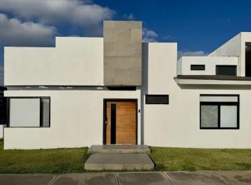 Casa de 4 habitaciones, Zapopan · Casa en Venta Dentro de Los Olivos Residencial
