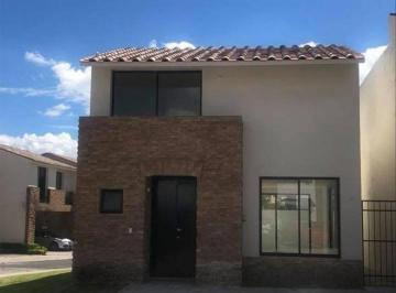 Casa en condominio · 140m² · 3 Recámaras · 2 Estacionamientos · Casa en Condominio - Fraccionamiento Cumbres del Lago