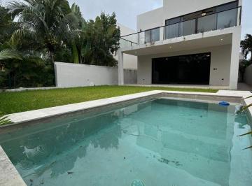 Casa · 344m² · 4 Recámaras · 3 Estacionamientos · Casa en Venta en Lagos del Sol | Alberca, Jardín y Amenidades de Lujo