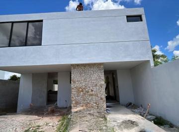 Casa en condominio · 252m² · 3 Recámaras · 2 Estacionamientos · Casa en Venta en Manantiales del Mayab 124